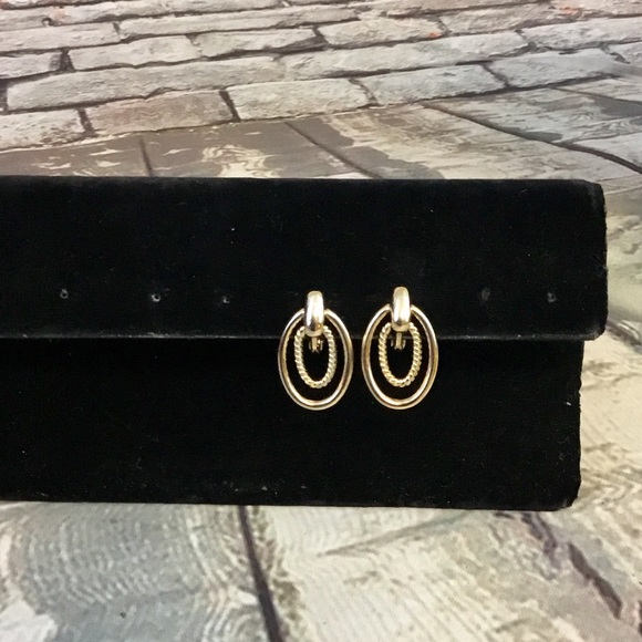 3/$20 Vintage JJG Double Loop Clip Gold Tone On Earrings - Picture 5 of 5